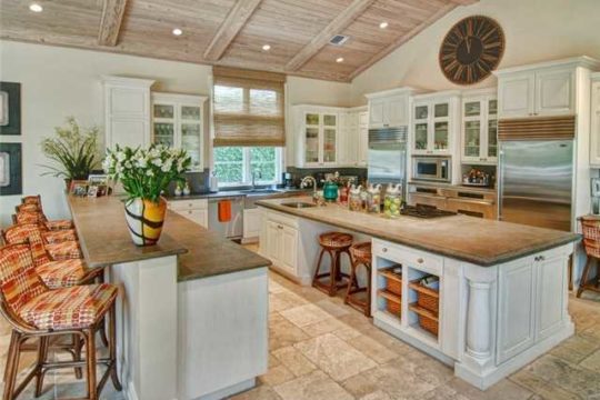 Lost Tree Village with large kitchen island - ecclestone homes